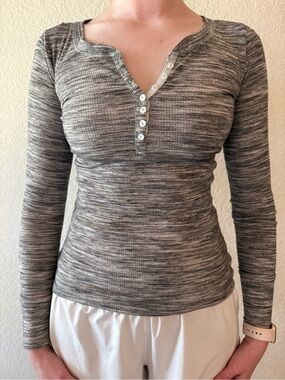 Prince & Fox Gray Heathered Long-Sleeve Henley Top